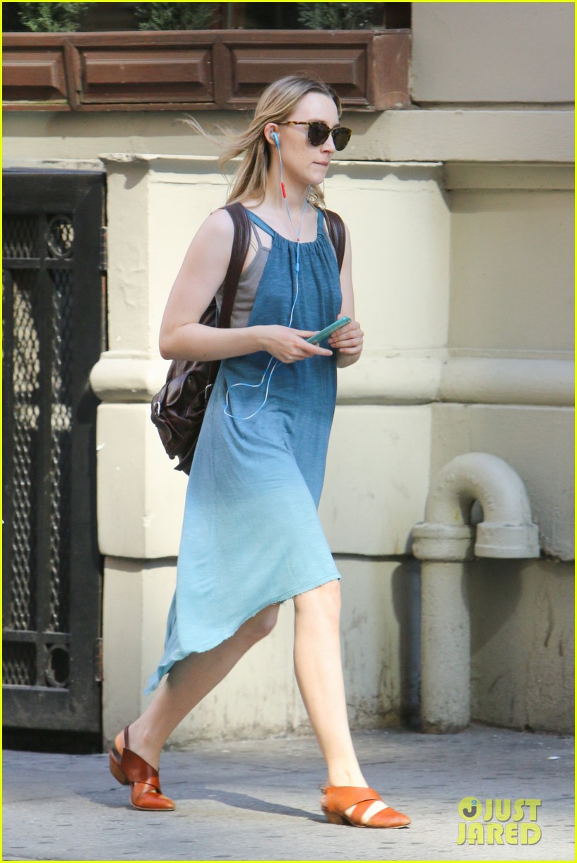 saoirse ronan steps out in nyc summer look 13