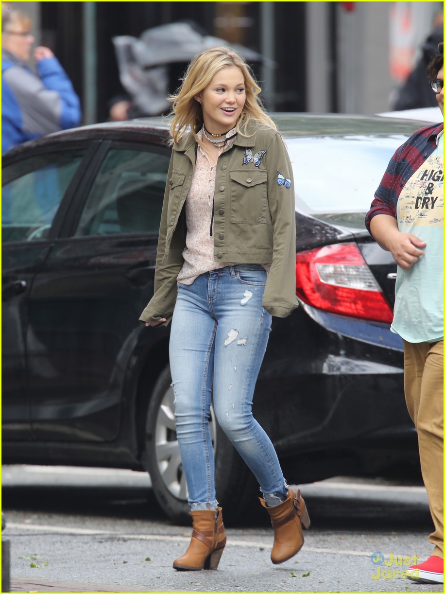 ross lynch olivia holt status update filming pics vancouver 05