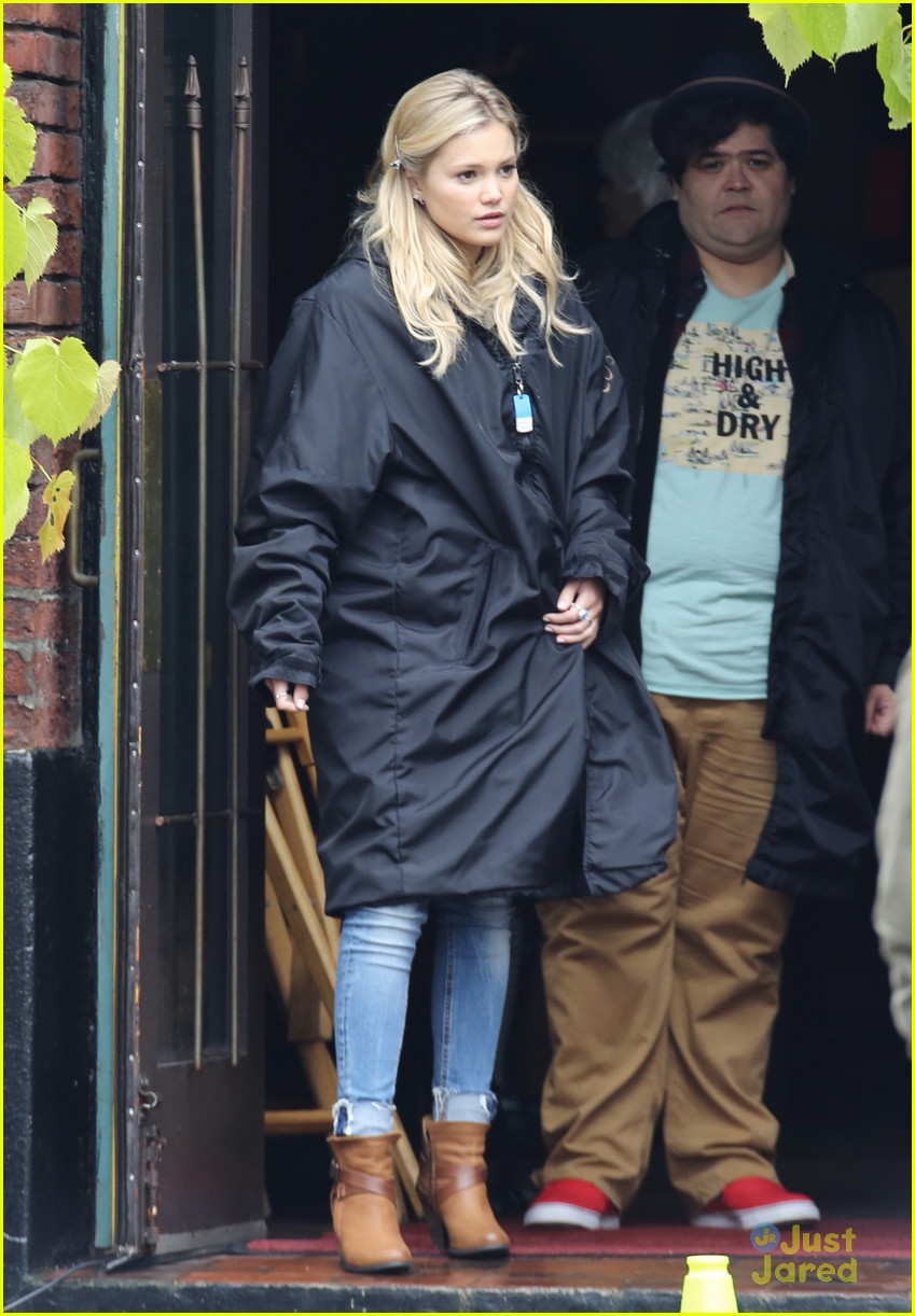 ross lynch olivia holt status update filming pics vancouver 09