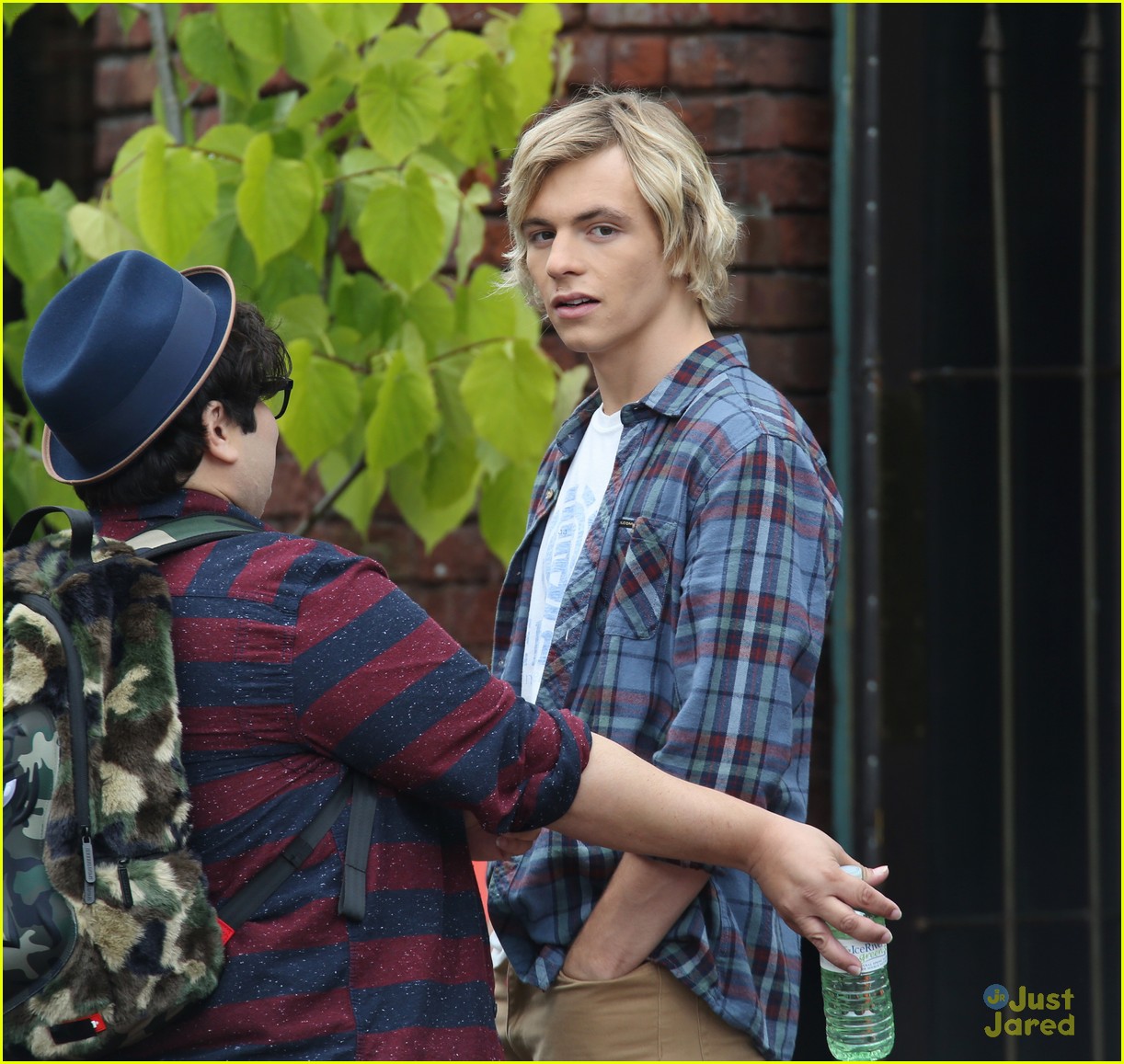ross lynch olivia holt status update filming pics vancouver 10
