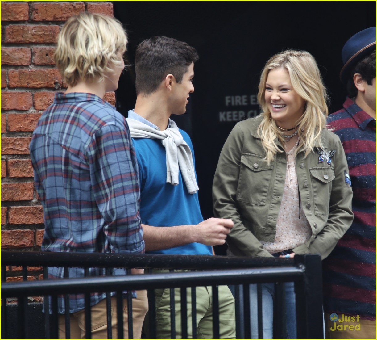 ross lynch olivia holt status update filming pics vancouver 13