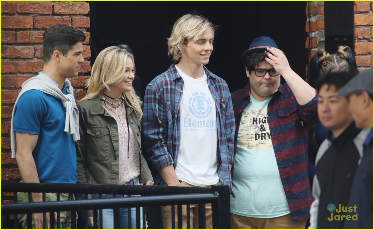 ross lynch olivia holt status update filming pics vancouver 14