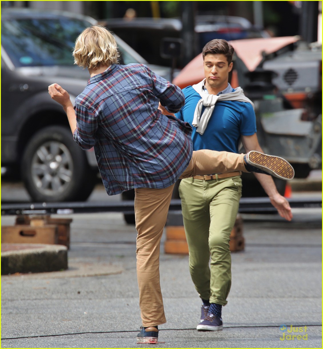 ross lynch olivia holt status update filming pics vancouver 15
