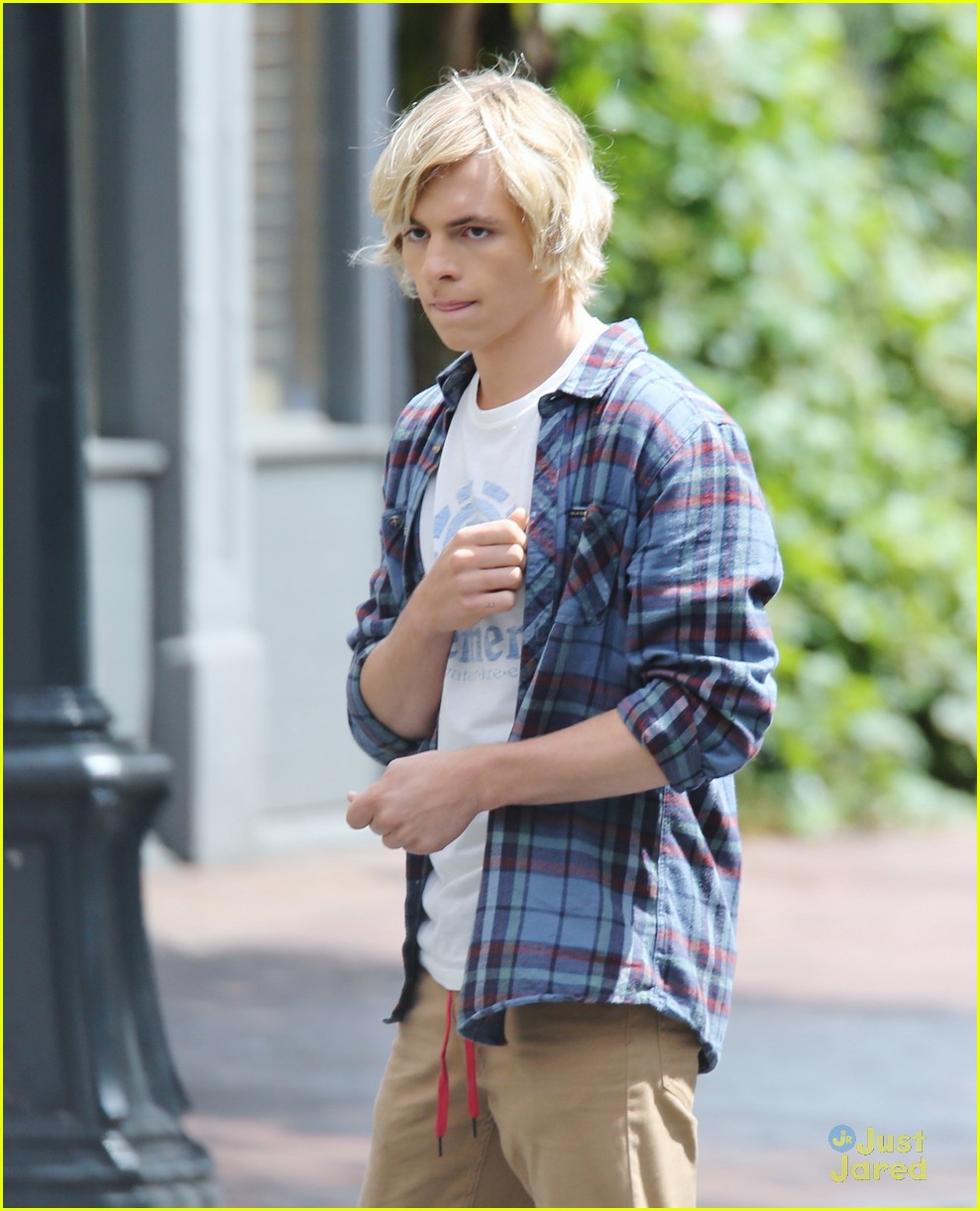 ross lynch olivia holt status update filming pics vancouver 19