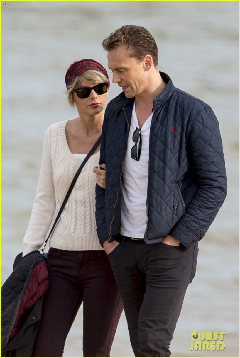 taylor swift tom hiddleston hit the beach again in the uk 25