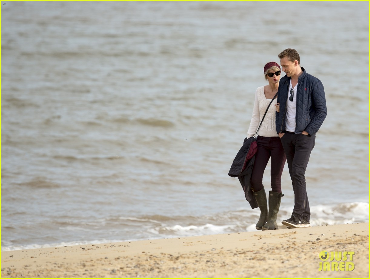 taylor swift tom hiddleston hit the beach again in the uk 29