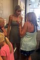 taylor swift ditches bleached blonde hair meets fans in nashville 02