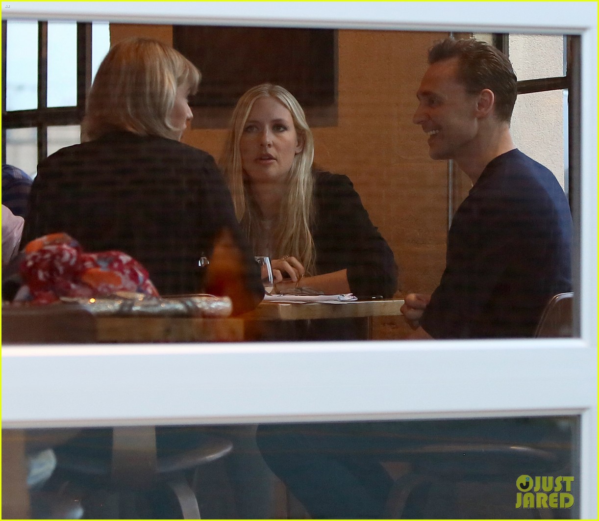 taylor swift tom hiddleston go on double date for lunch 03