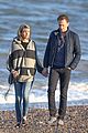 taylor swift tom hiddleston walk the beach with his mom 06