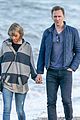 taylor swift tom hiddleston walk the beach with his mom 09