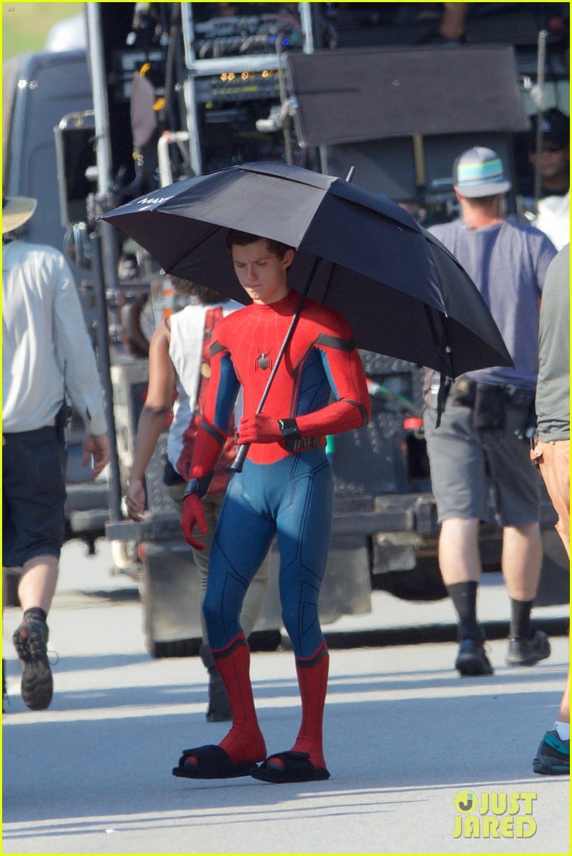 tom holland spider man costume first look set 29