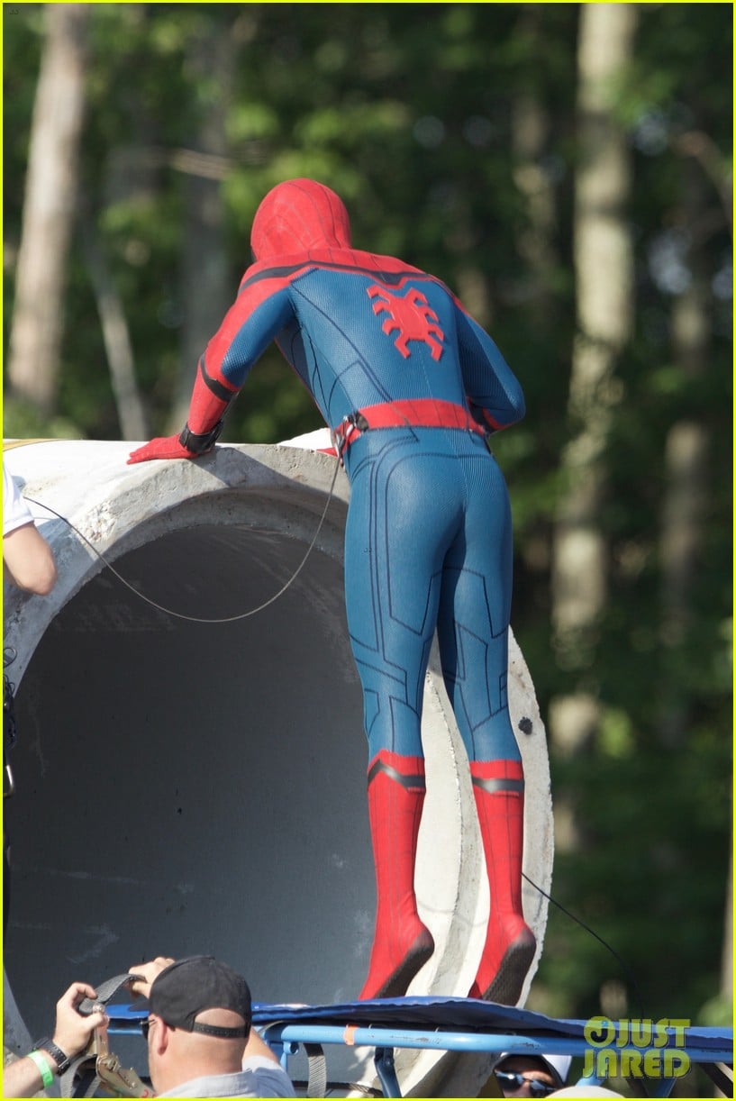 tom holland spider man costume first look set 33