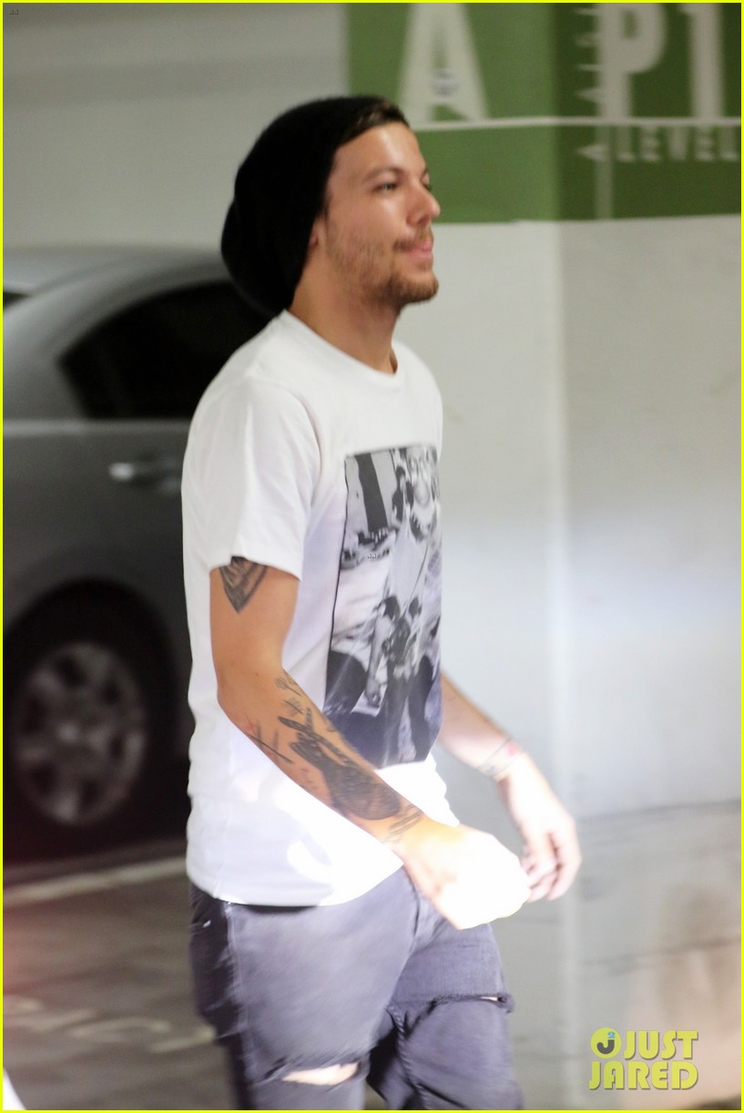 louis tomlinson joins a fundraising campaign tohelp disabled fan 04