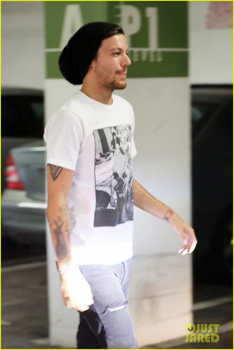 louis tomlinson joins a fundraising campaign tohelp disabled fan 18