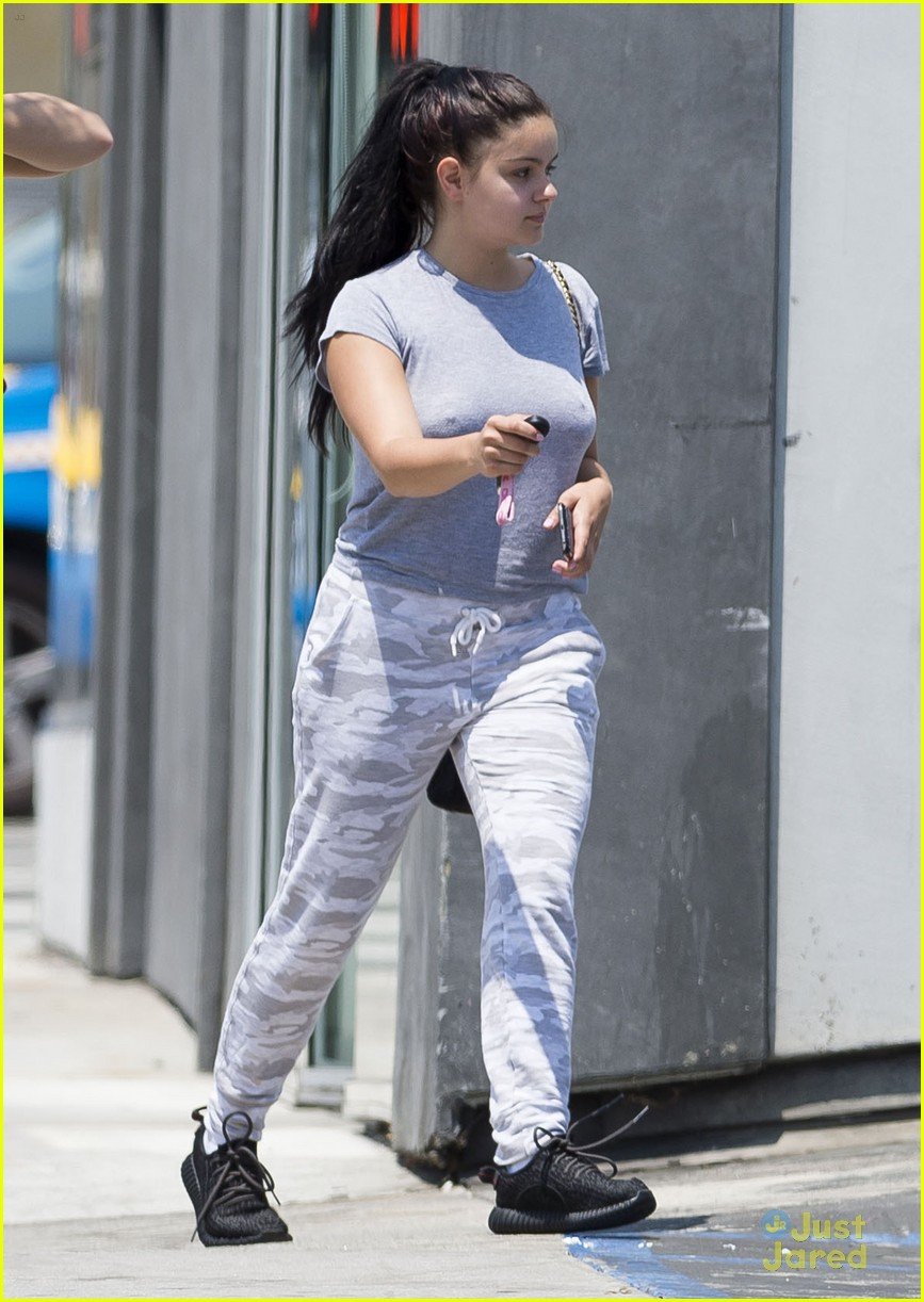 ariel winter hand model thoughts 02