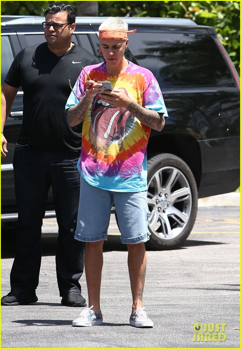 justin bieber hangs with ashley benson on fourth of july 10