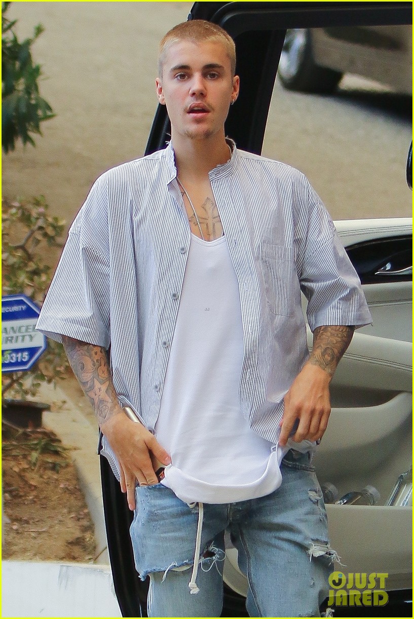 justin bieber parties in malibu over the weekend00809