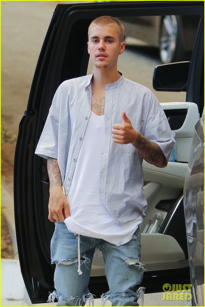 justin bieber parties in malibu over the weekend01212