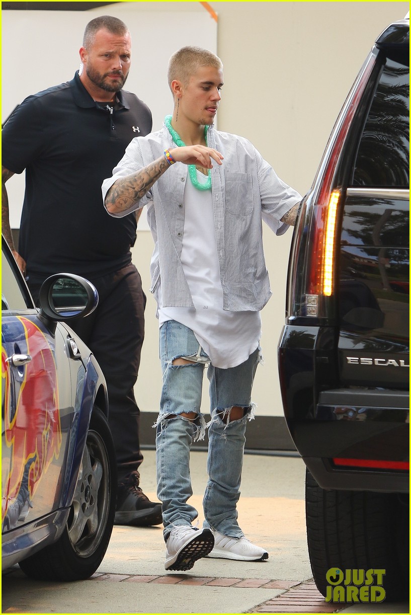 justin bieber parties in malibu over the weekend01313