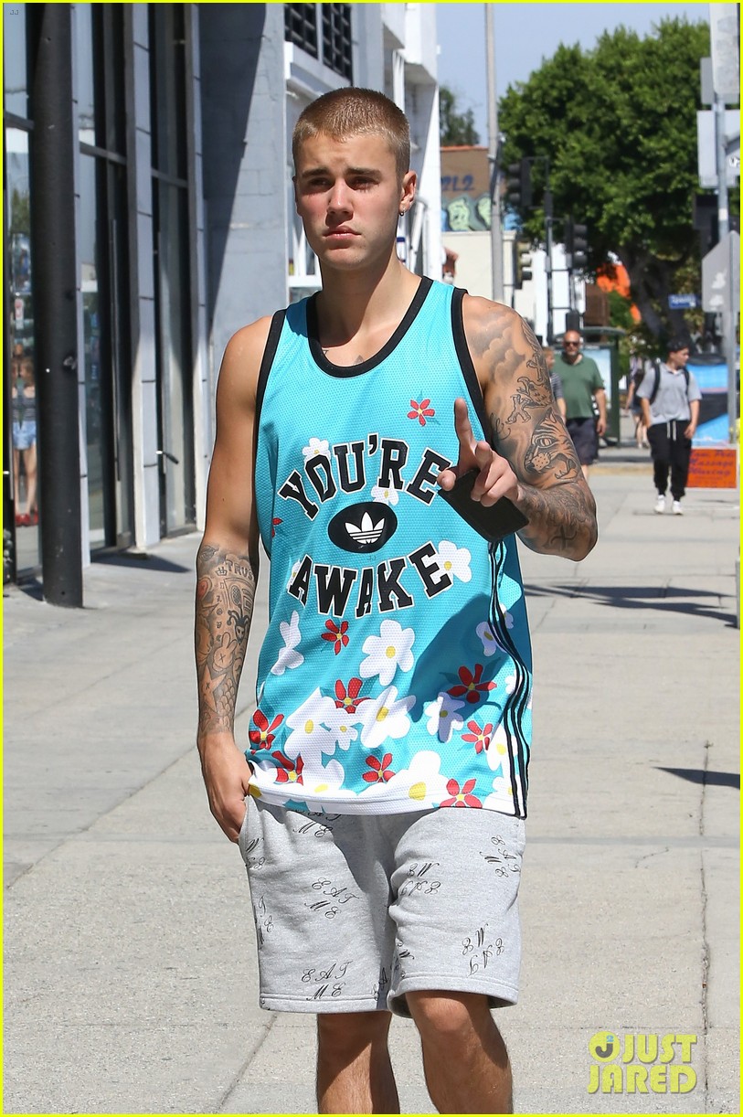 justin bieber lunch ralphs west hollywood 01