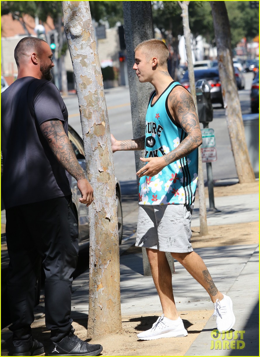 justin bieber lunch ralphs west hollywood 05