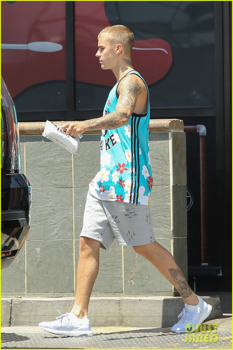 justin bieber lunch ralphs west hollywood 32