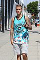 justin bieber lunch ralphs west hollywood 01