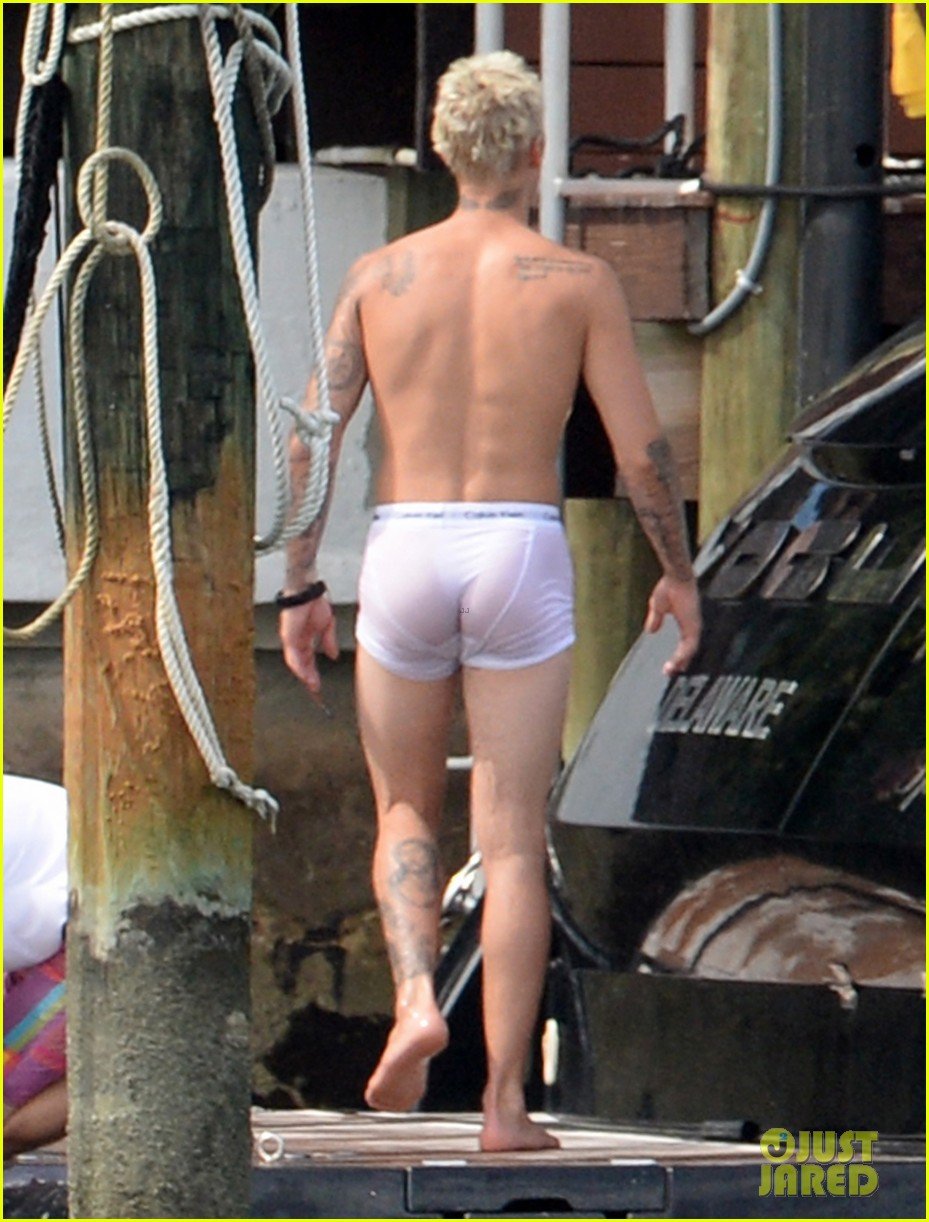 Justin Bieber Wears Only Underwear for an Ocean Dip!: Photo 851676