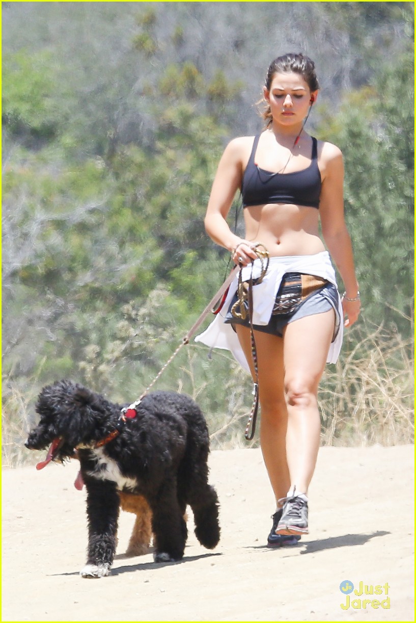 danielle campbell hike with her dogs 08