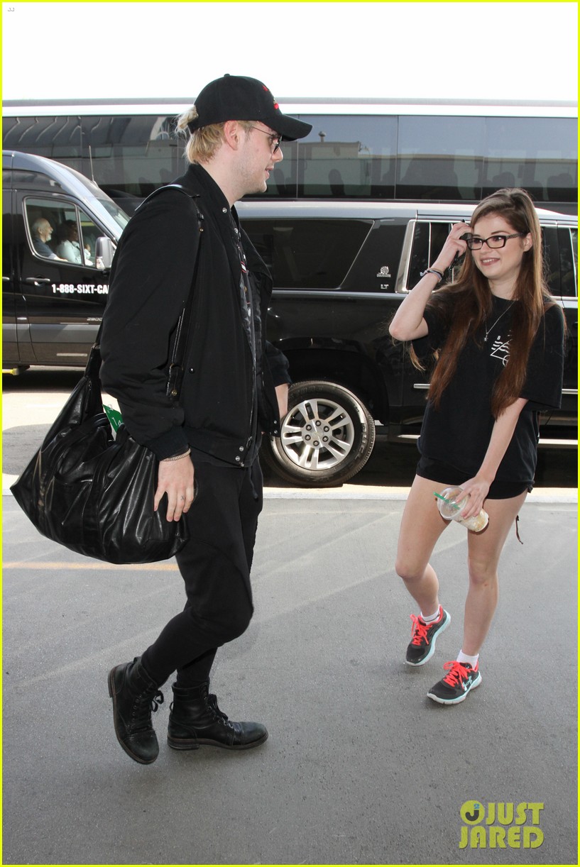 michael clifford 5sos jets out of la to star tour 09