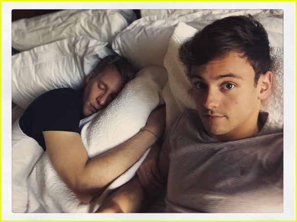 tom daley relaxes before olympics with dustin lance black 01