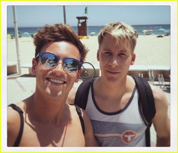 tom daley relaxes before olympics with dustin lance black 05