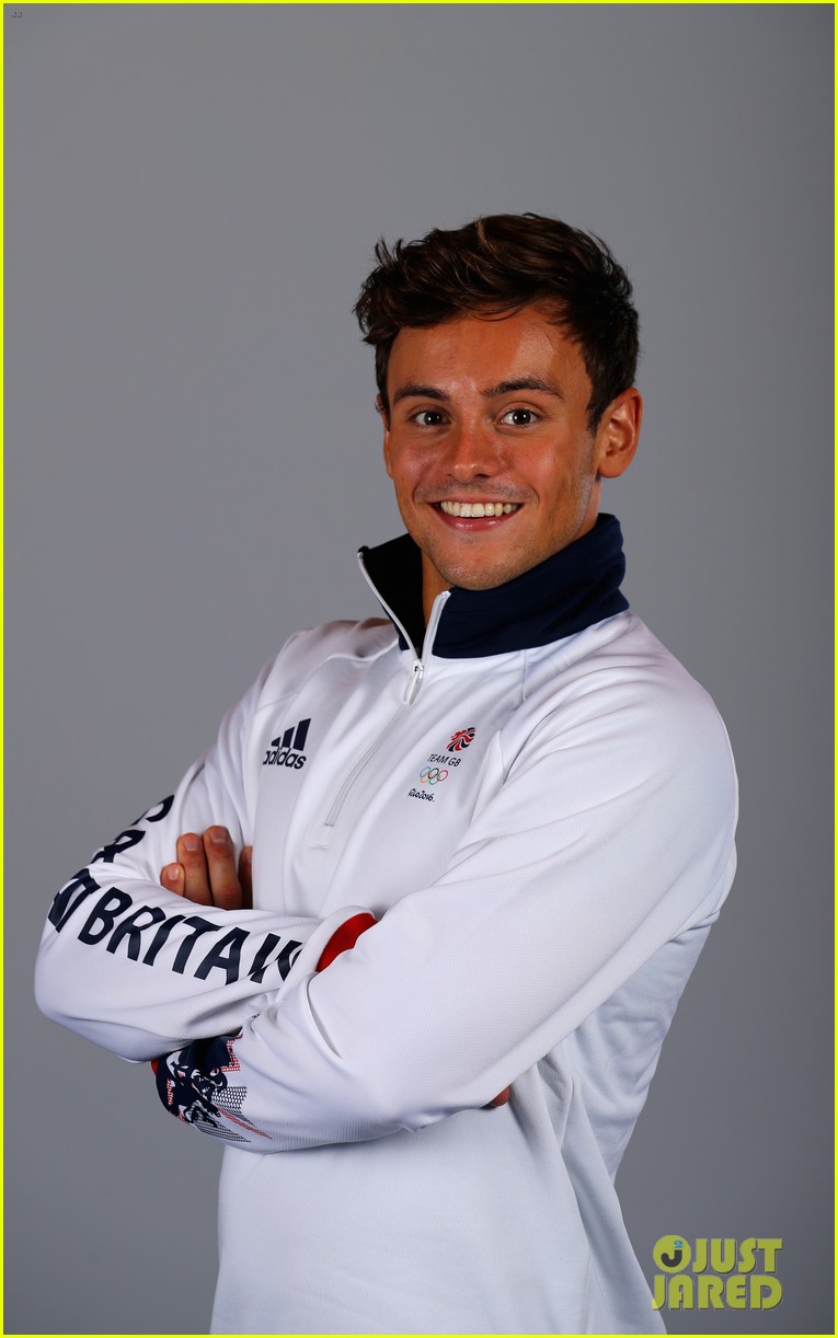 tom daley relaxes before olympics with dustin lance black 09