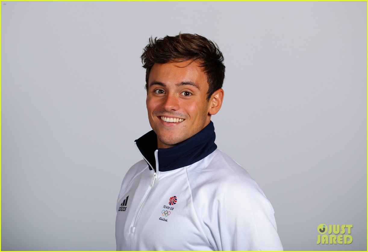 tom daley relaxes before olympics with dustin lance black 10