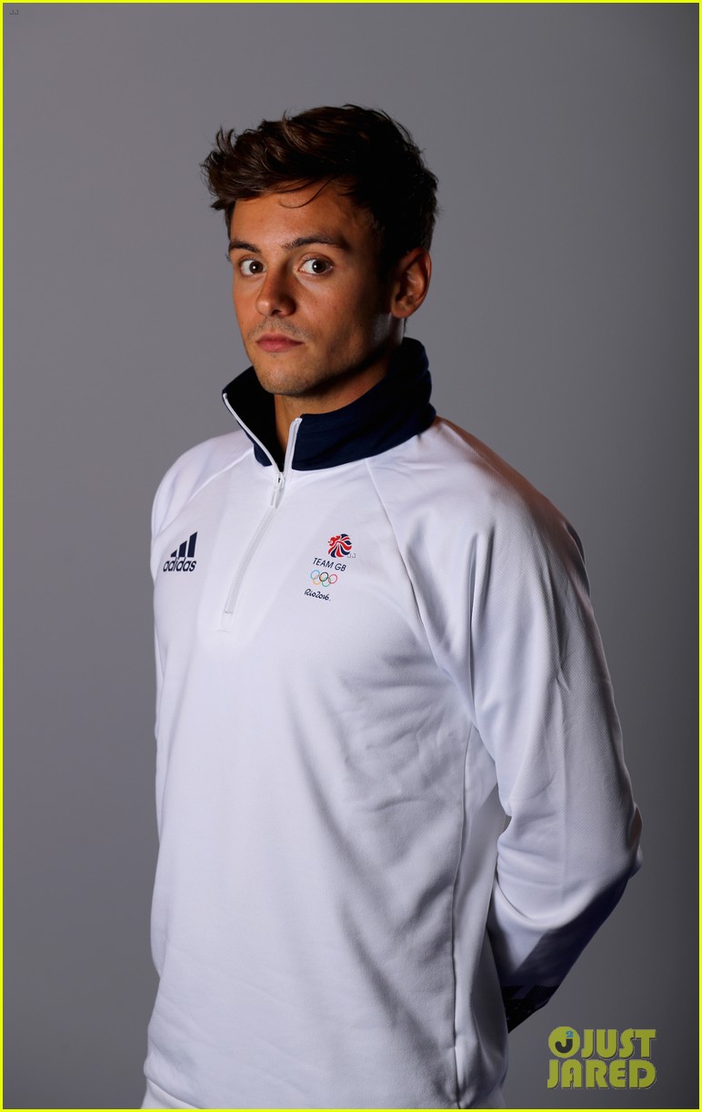 tom daley relaxes before olympics with dustin lance black 11