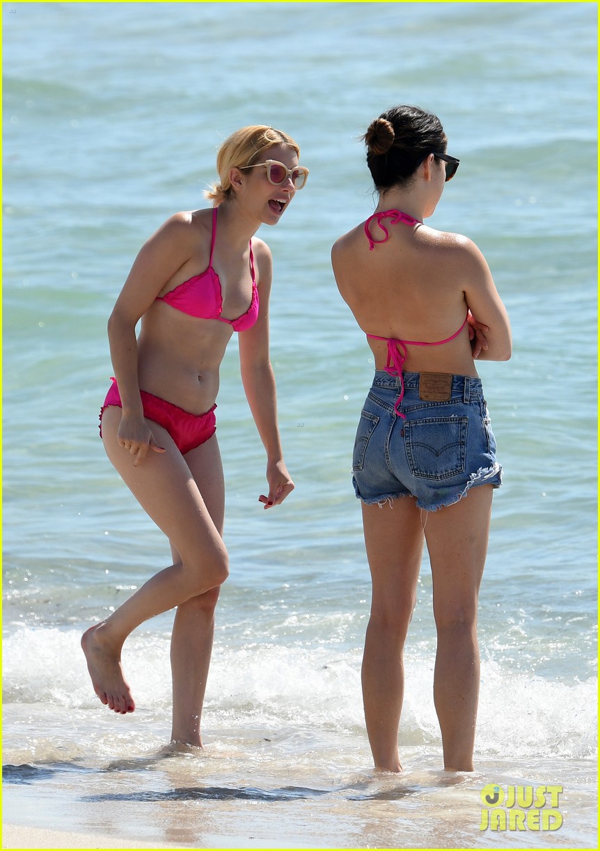 emma roberts pink bikini despierta america stop miami 20