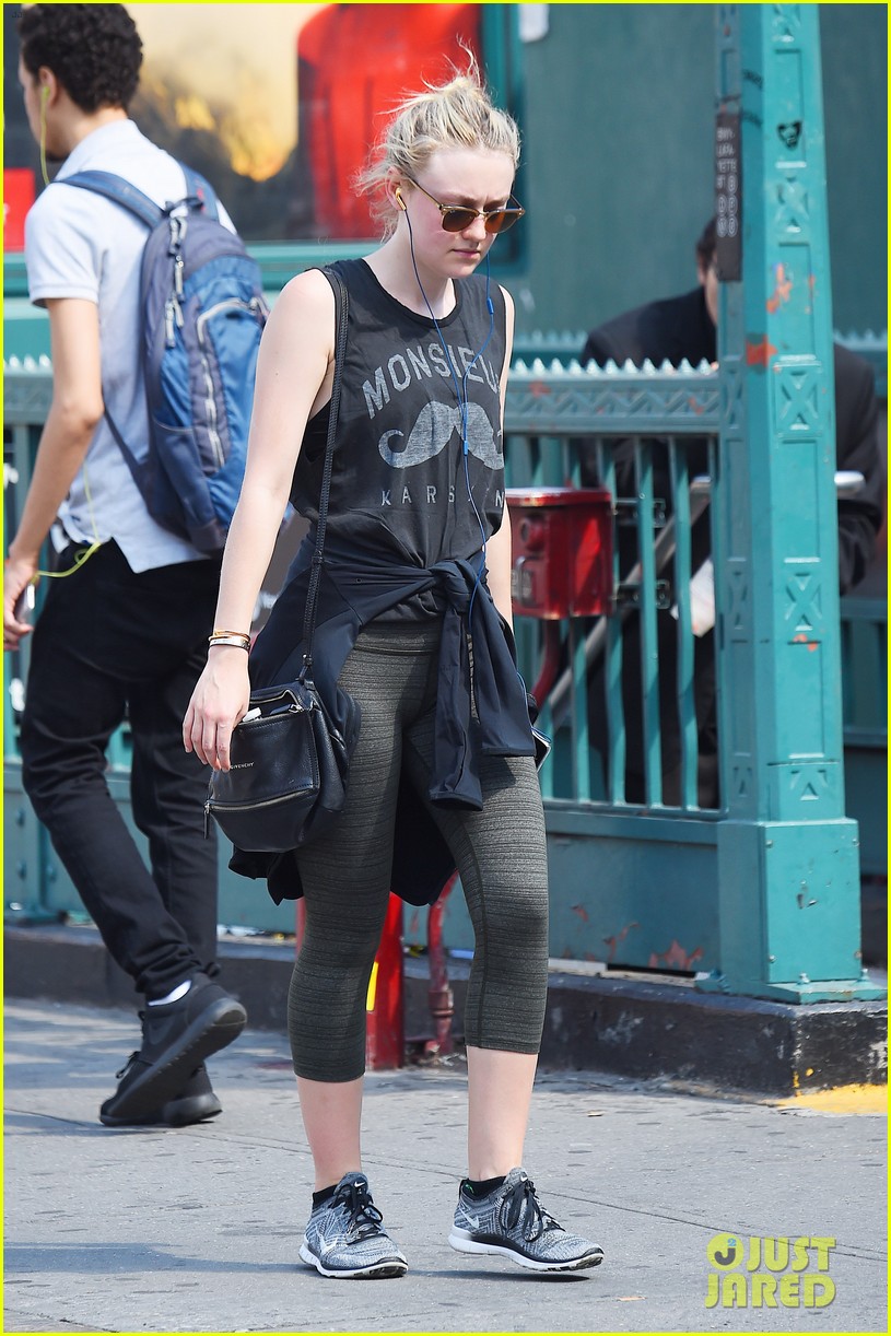 dakota and elle fanning step out separately over the weekend00409