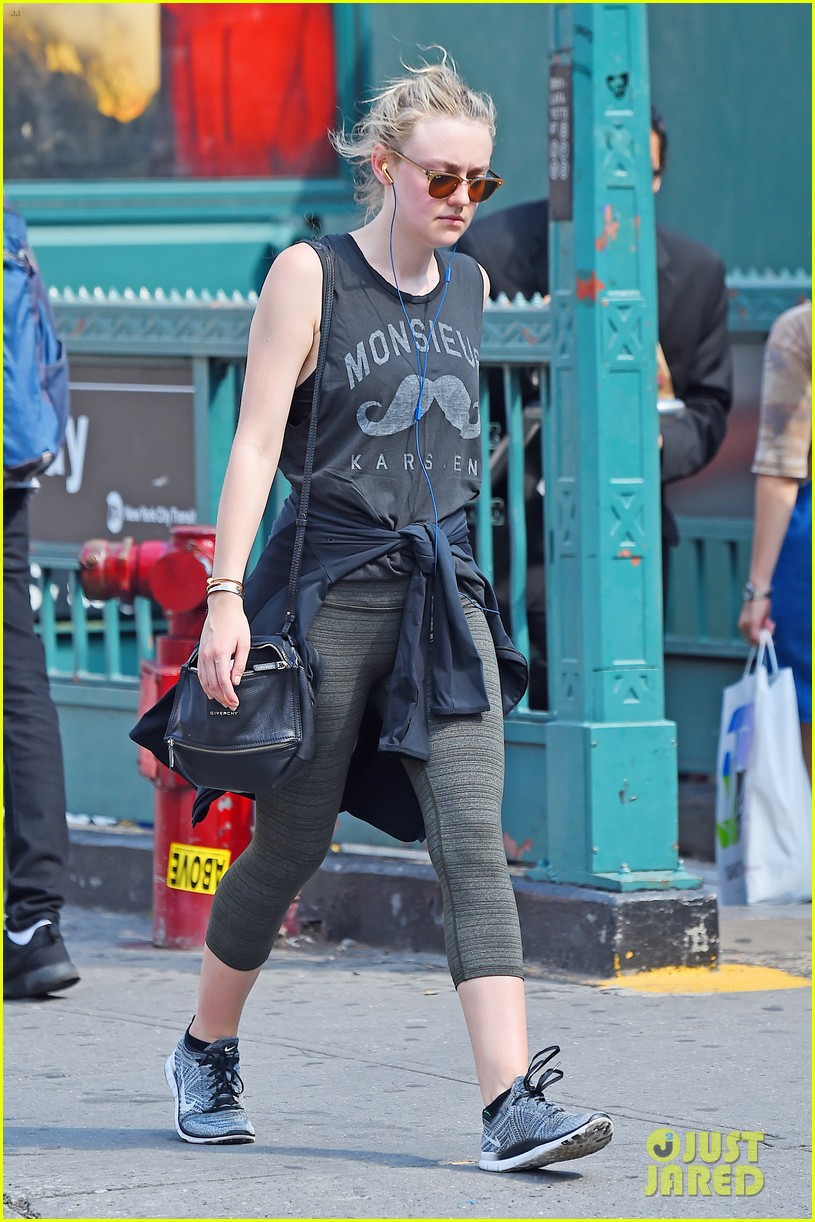 dakota and elle fanning step out separately over the weekend00610