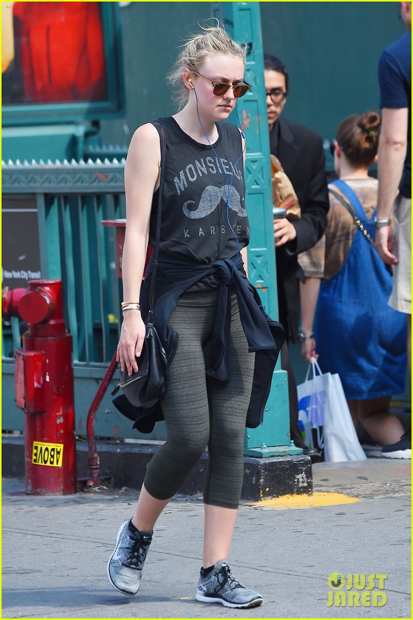 dakota and elle fanning step out separately over the weekend00812