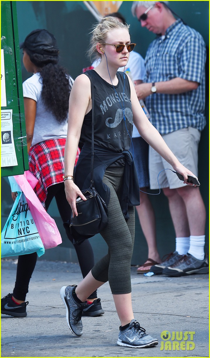 dakota and elle fanning step out separately over the weekend01113