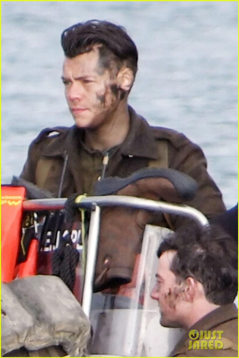 harry styles rumored more lines dunkirk set 02