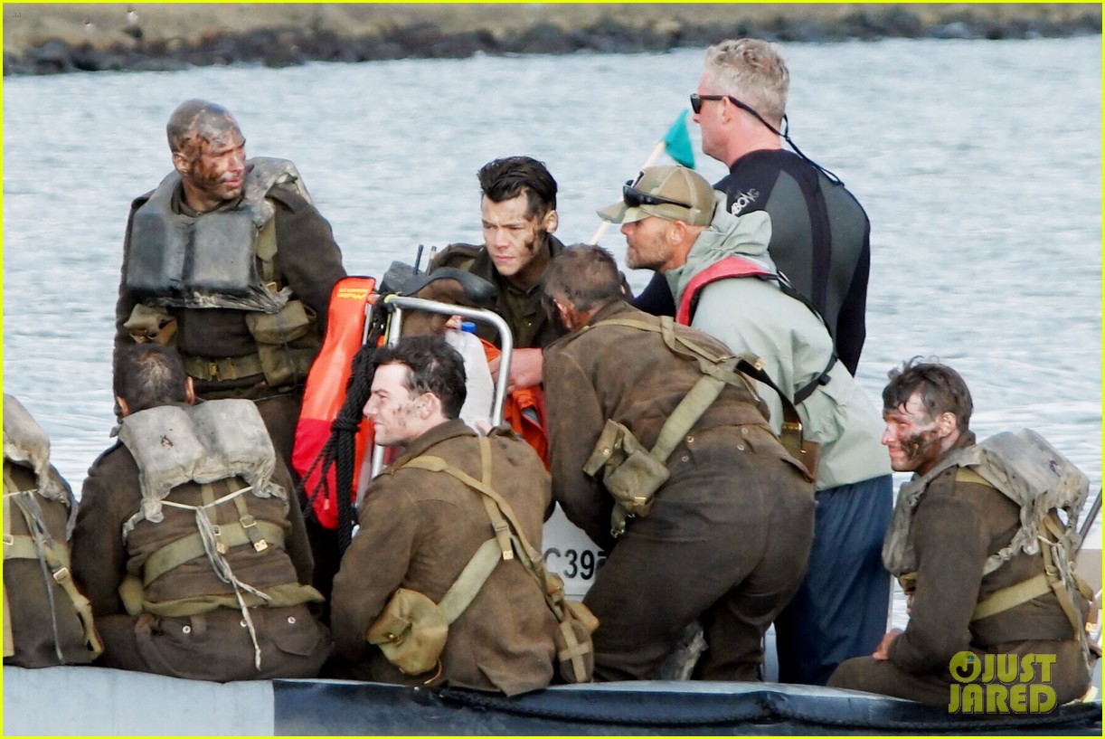 harry styles rumored more lines dunkirk set 05
