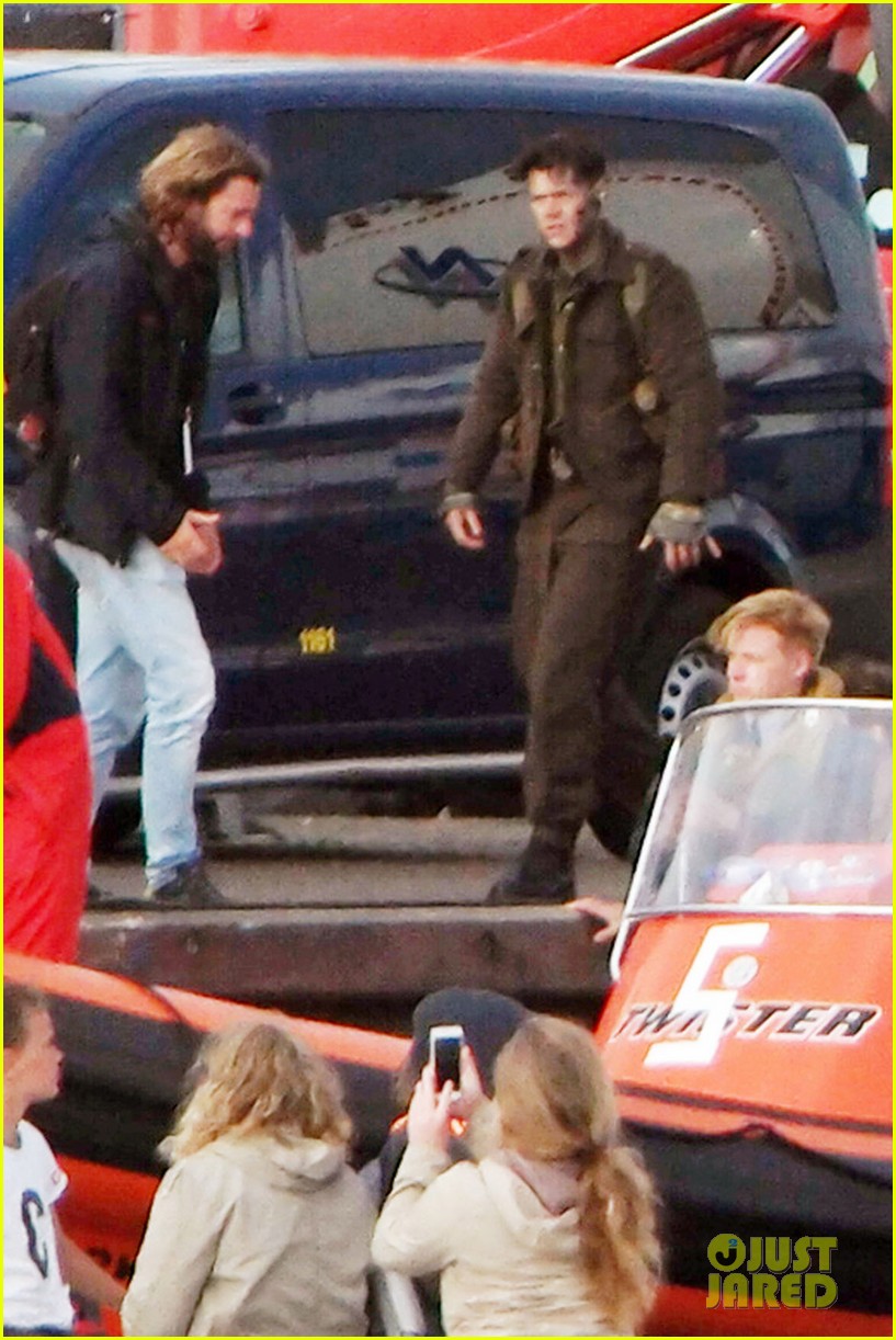 harry styles rumored more lines dunkirk set 06