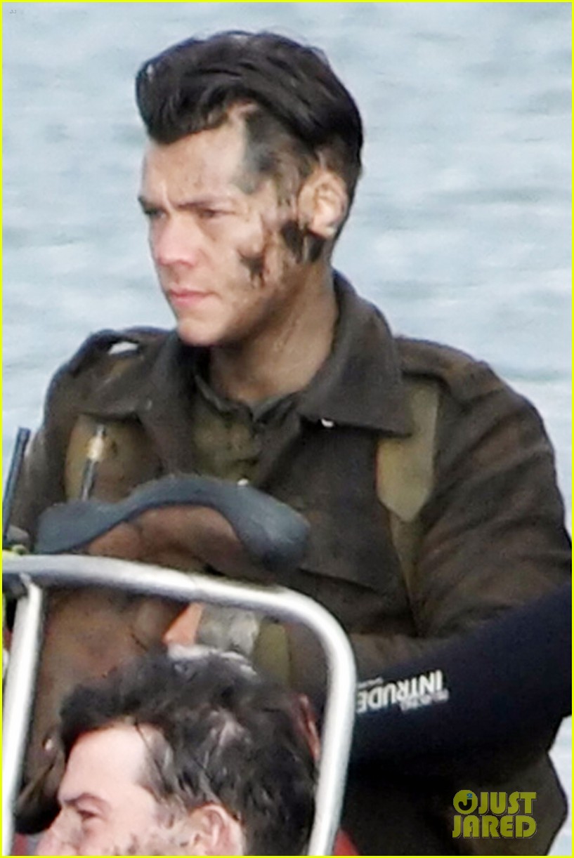 harry styles rumored more lines dunkirk set 07