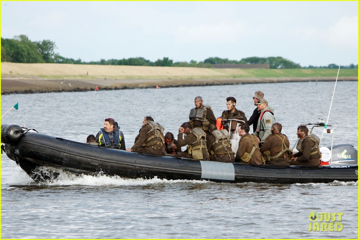 harry styles rumored more lines dunkirk set 09