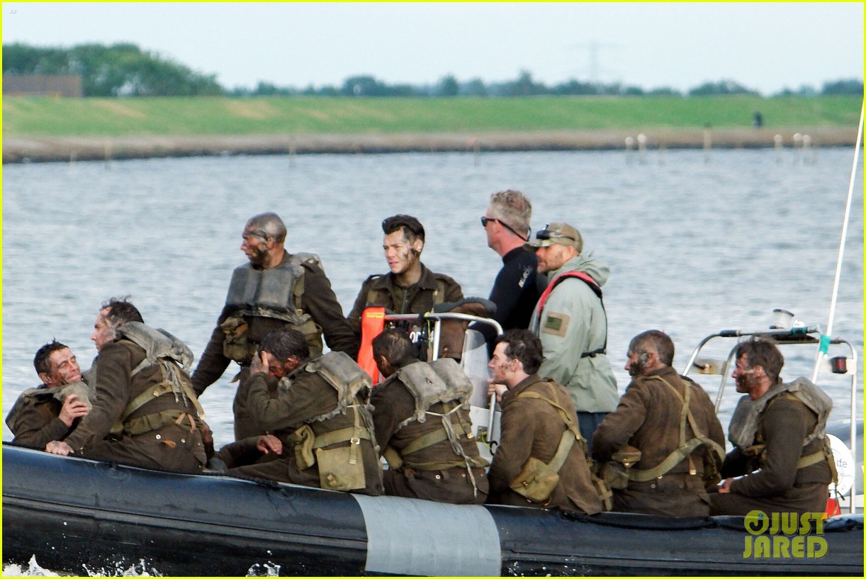 harry styles rumored more lines dunkirk set 13
