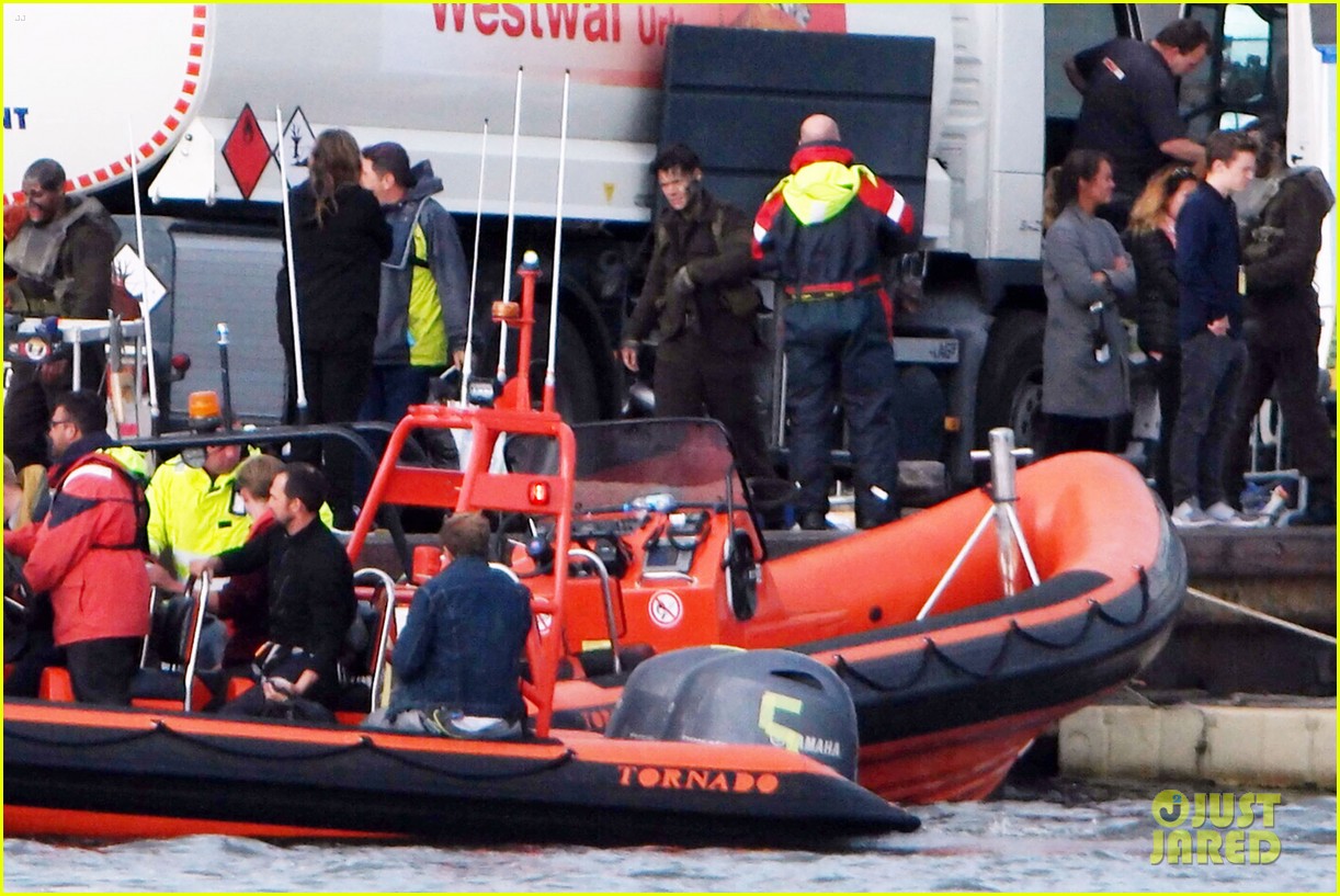 harry styles rumored more lines dunkirk set 16