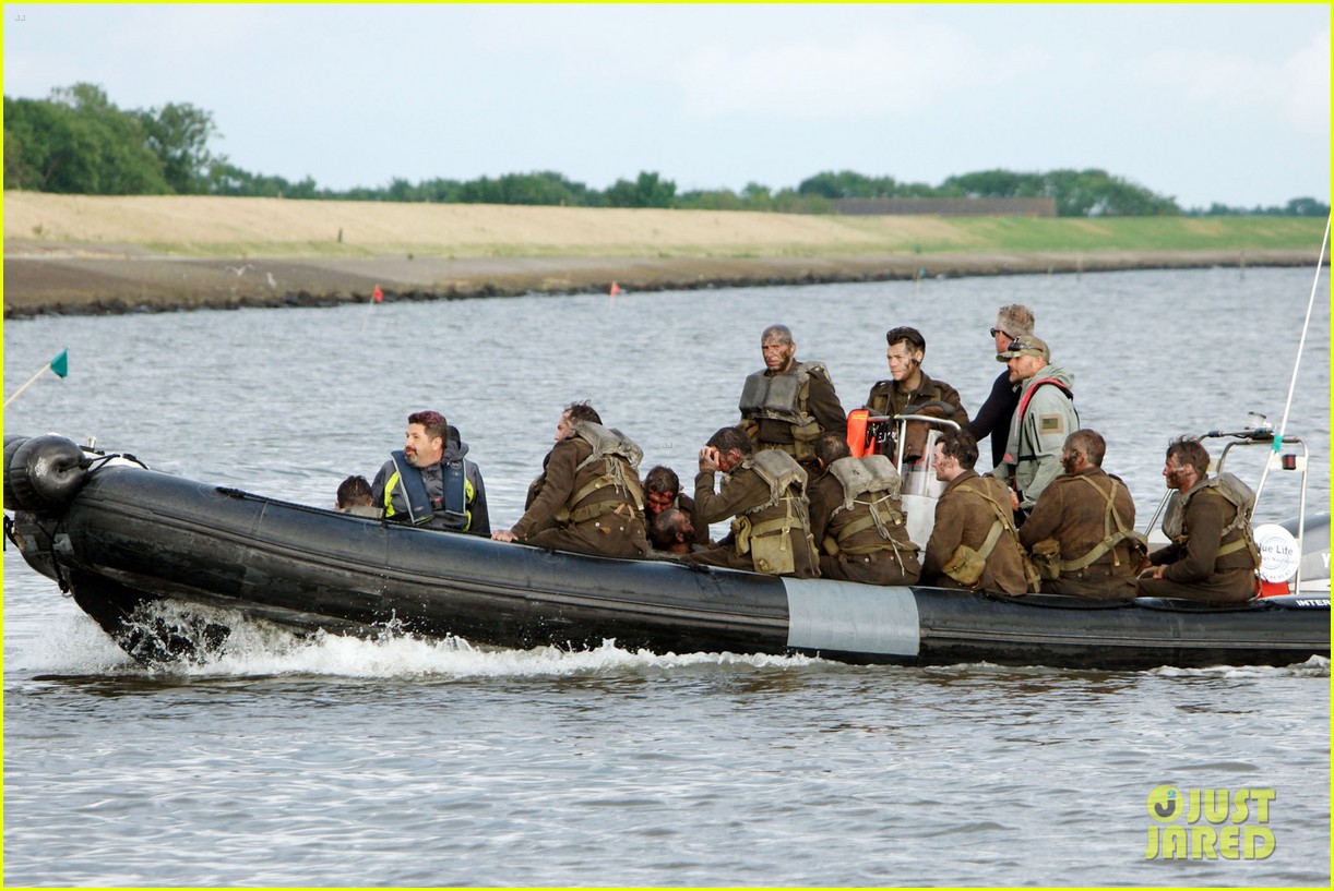 harry styles rumored more lines dunkirk set 18