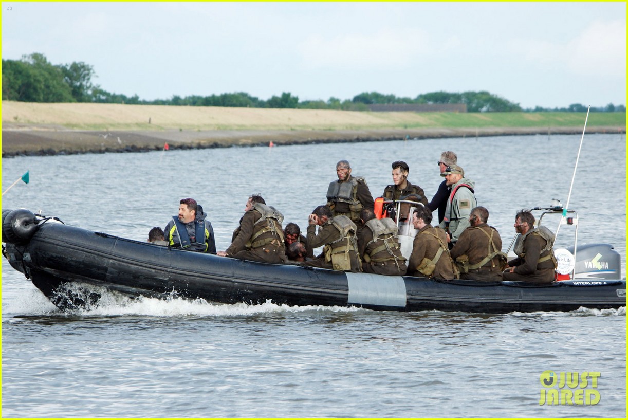 harry styles rumored more lines dunkirk set 22