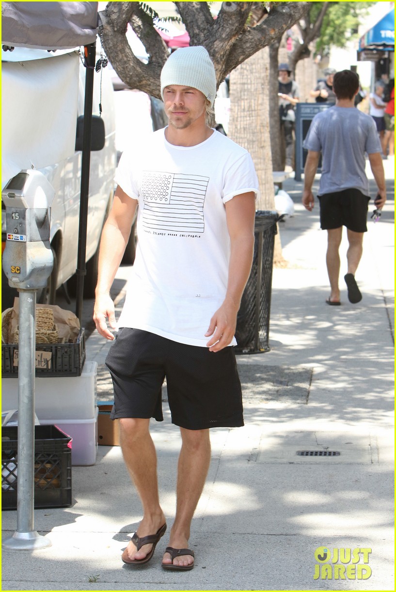 derek hough parties with his mom and sisters12324